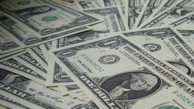 Какой курс доллара сложился накануне выходных