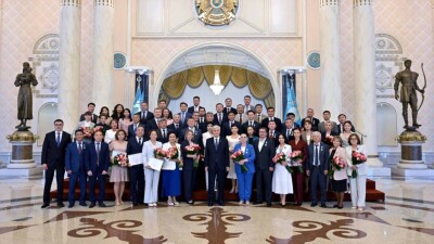 Токаев вручил награды журналистам