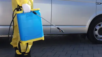 Травить комаров и мошек продолжают в Астане: жителей просят закрывать окна по ночам 