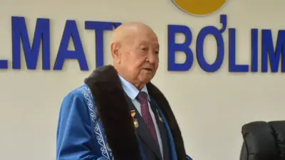 Ветерану КТЖ вручили орден "Отан" и Золотую звезду