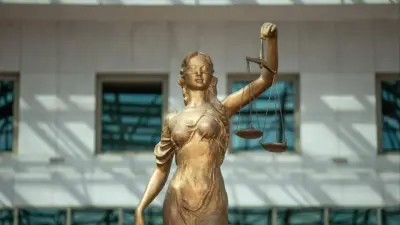 Санитара, обвиняемого в избиении пожилого пациента, судят в Костанае: медик частично признал вину