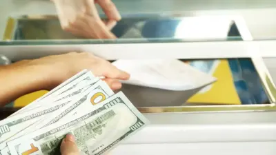 При обмене валюты в Кыргызстане будут проверять источник денег. В том числе и у казахстанцев