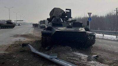 Военная техника упала с трала, спровоцировав ДТП на трассе Алматы – Усть-Каменогорск