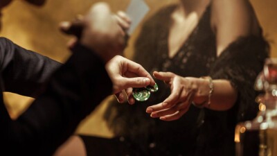 Запрет азартных игр для госслужащих Казахстана: нахождение в ресторане при казино тоже считается нарушением
