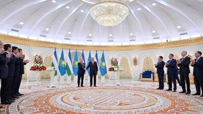 Токаев наградил Мирзиёева орденом "Алтын Кыран"
