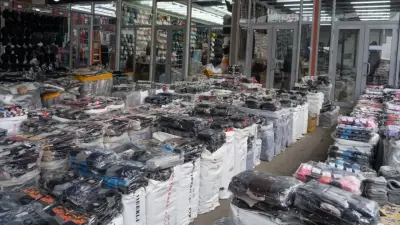 Стихийная торговля и пожары: аким Алматы поручил навести порядок на барахолке