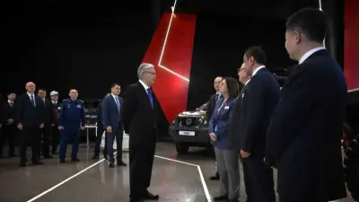 Токаев посетил завод по производству бронированных машин в Астане