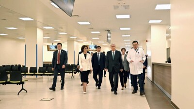 Токаеву показали новый корпус Национального научного онкологического центра
