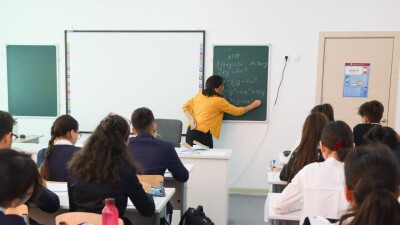 Премия в 3,7 млн тенге: в Казахстане стартовал приём заявок на конкурс "Лучший педагог"