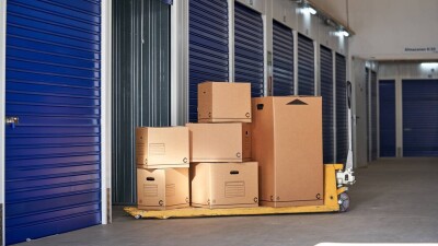 Товары из Китая на 200 млн тенге украли сотрудники склада на вокзале в Алматы