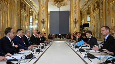 Президенты Казахстана и Франции провели переговоры в расширенном составе