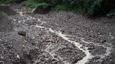 Ливень в Алматы: оплывина повредила крышу дома