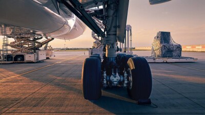 Десятки рейсов Air Astana задержаны из-за повреждения самолёта в Актобе