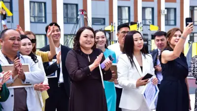 Работники СМИ получили квартиры от имени президента Казахстана