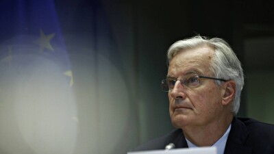 Парламент Франции впервые с 1962 года проголосовал за вотум недоверия правительству