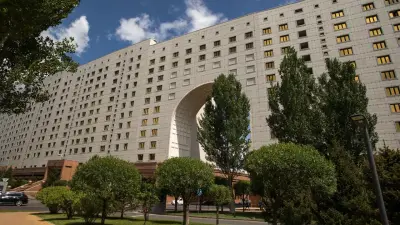 Неизвестный бросил зажигательную смесь в здании Дома министерств в Астане