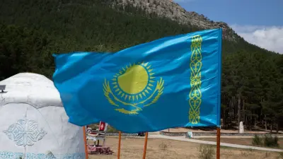 Законно ли проводить фотосессии с флагом Казахстана, объяснили в Минкультуры