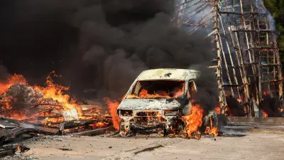 Более 50 человек пострадали при взрыве на заводе в Катаре