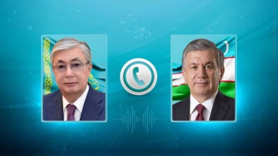 Токаев поздравил по телефону Мирзиёева с днём рождения