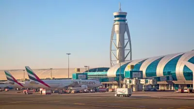При падении дронов в районе аэропорта Дубая пострадали четыре человека