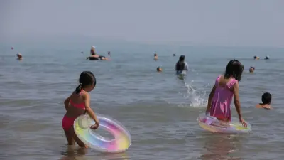 Учителей Костаная вывели дежурить на пляж вопреки запрету Минтруда и Минпросвета