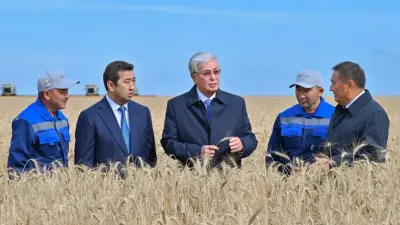Токаев осмотрел ход уборочной кампании в Акмолинской области