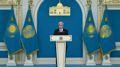 У учителей должно появиться больше времени для живой работы с учениками, заявил Токаев
