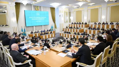 Нужно определить сроки вступления в силу положений новой Конституции – комиссия