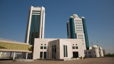 Депутаты казахстанского парламента ушли на каникулы