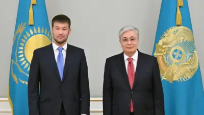 Президент Казахстана наградил орденом Шавката Рахмонова