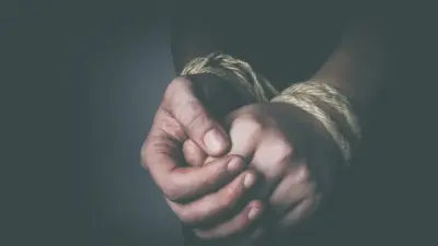 Лондонская банда похитила барбера, выдававшего себя за криптомиллионера. У него было всего 9 долларов