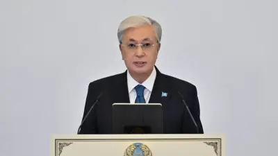 "Мы становимся зрелой нацией, уверенно смотрящей в будущее". Токаев поздравил казахстанцев с Днём Республики