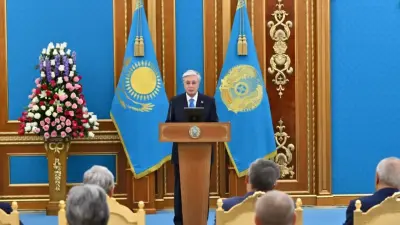 Токаев: Каждый человек должен уважать труд врачей