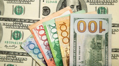 Сколько стоит доллар в обменниках Казахстана перед выходными