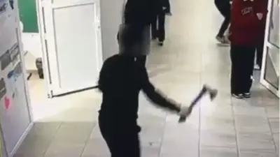 Старшеклассник с топором напал на сверстников в школе Кульсары