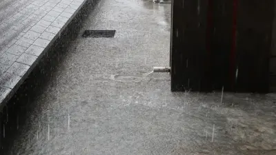 Аэропорт и спорткомплекс затопило после ливня в Актау