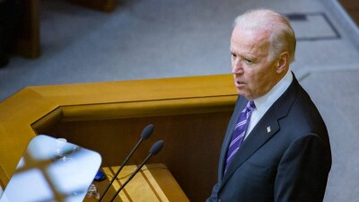 Джо Байден заявил, что продолжит участие в президентской гонке