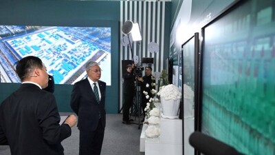 Токаев ознакомился с предприятиями индустриального парка СПК "Туркестан"