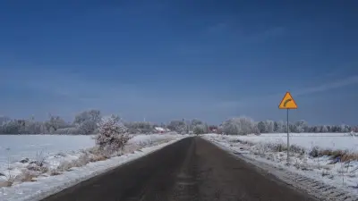Водителей 14 областей Казахстана предупредили о непогоде на трассах