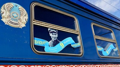 Алия и Маншук: поезд ко Дню Победы оформили в Казахстане