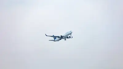 Самолёт, летевший из Алматы в Бангкок, совершил вынужденную посадку в Дели