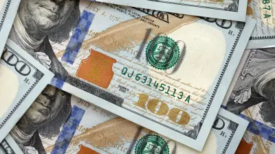 Курс доллара снизился на бирже 17 декабря