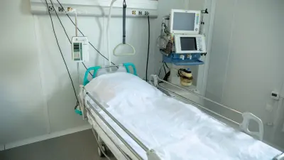 Врачи сообщили об улучшении состояния пострадавшего в ДТП с участием экс-депутата Базарбека