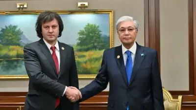 Токаев встретился с премьер-министром Грузии на полях форума в Ашхабаде