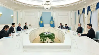 Развитие падела в Казахстане обсудил Токаев с главой FIP