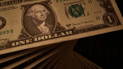Курс доллара вырос на бирже в начале недели