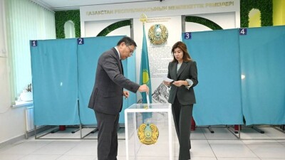 Ерболат Досаев проголосовал на республиканском референдуме по АЭС