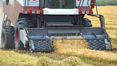 Сапаров предложил крупному производителю сельхозтехники снизить цены