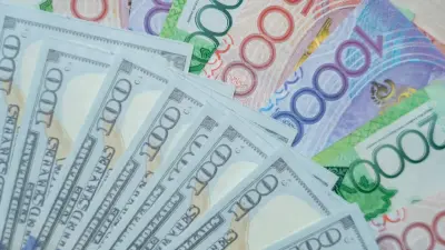 Сколько стоят доллар и рубль в обменниках Казахстана 25 октября