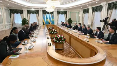 Президенты Казахстана и Руанды провели встречу в расширенном формате